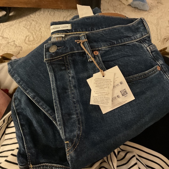 American Eagle Outfitters Denim - NEW WITH TAGS AMERICAN EAGLE AE 77 PREMIUM DENIN CROP JEANS SIZE 32